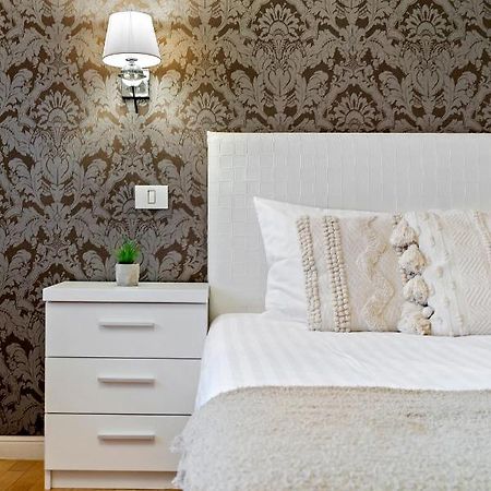City Heart Retreat Elegant Apartment Bucarest Extérieur photo