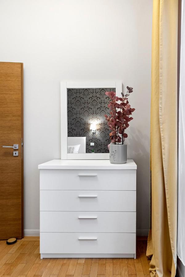 City Heart Retreat Elegant Apartment Bucarest Extérieur photo