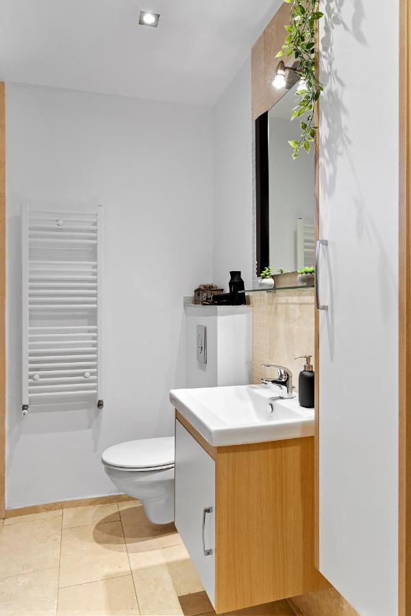 City Heart Retreat Elegant Apartment Bucarest Extérieur photo