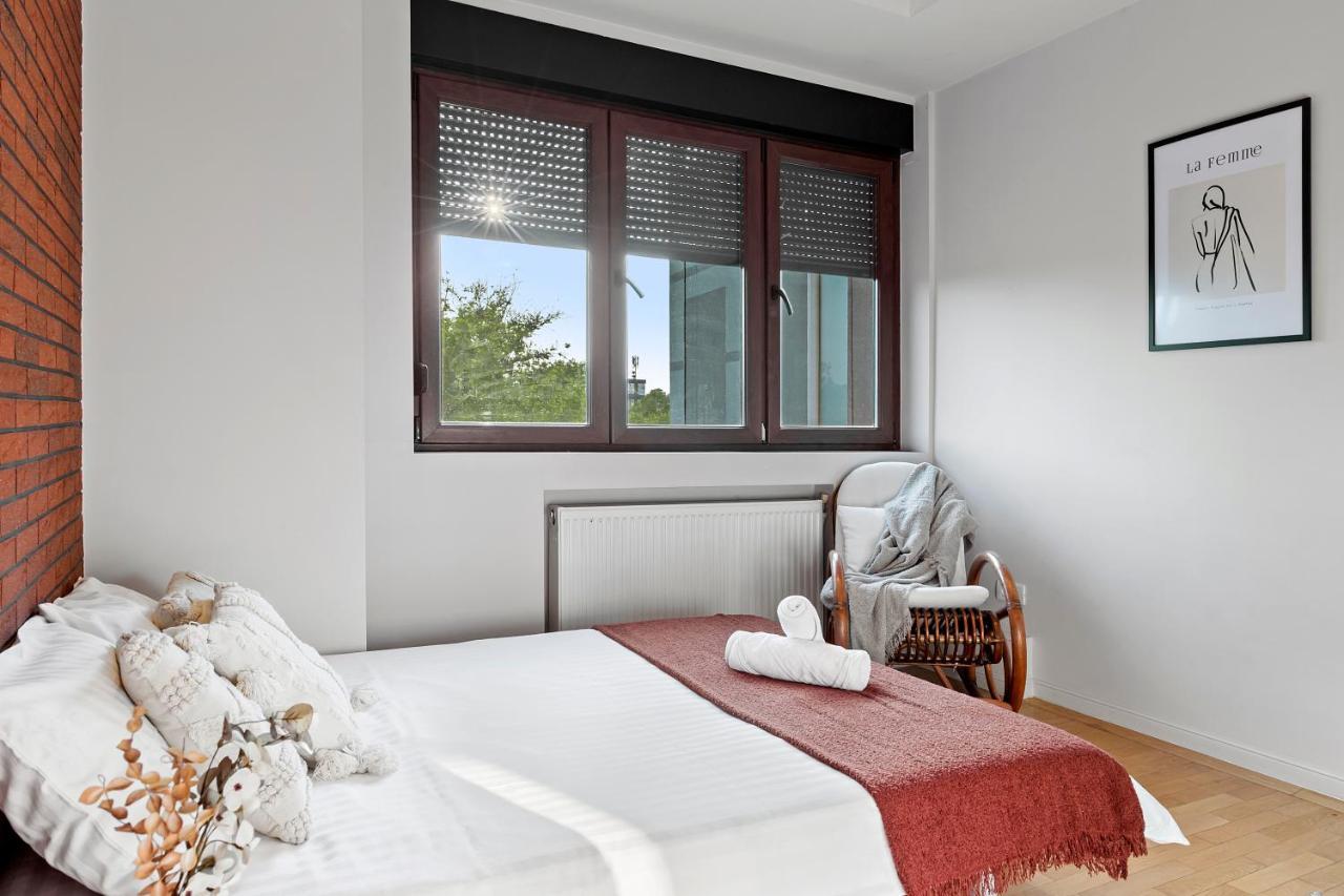 City Heart Retreat Elegant Apartment Bucarest Extérieur photo