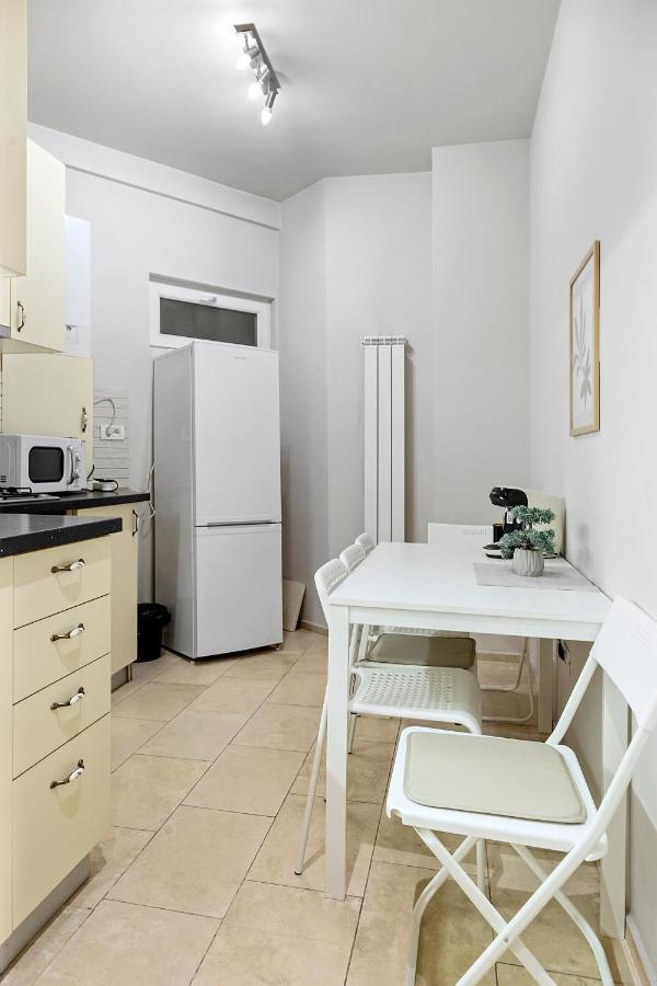 City Heart Retreat Elegant Apartment Bucarest Extérieur photo